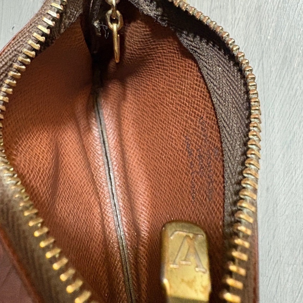 Louis Vuitton Monogram Canvas Key Cles Coin Pouch Keychain Small Card Holder - Picture 6 of 13